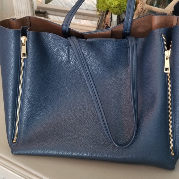 Ann Taylor Handbags - Ann Taylor navy tote